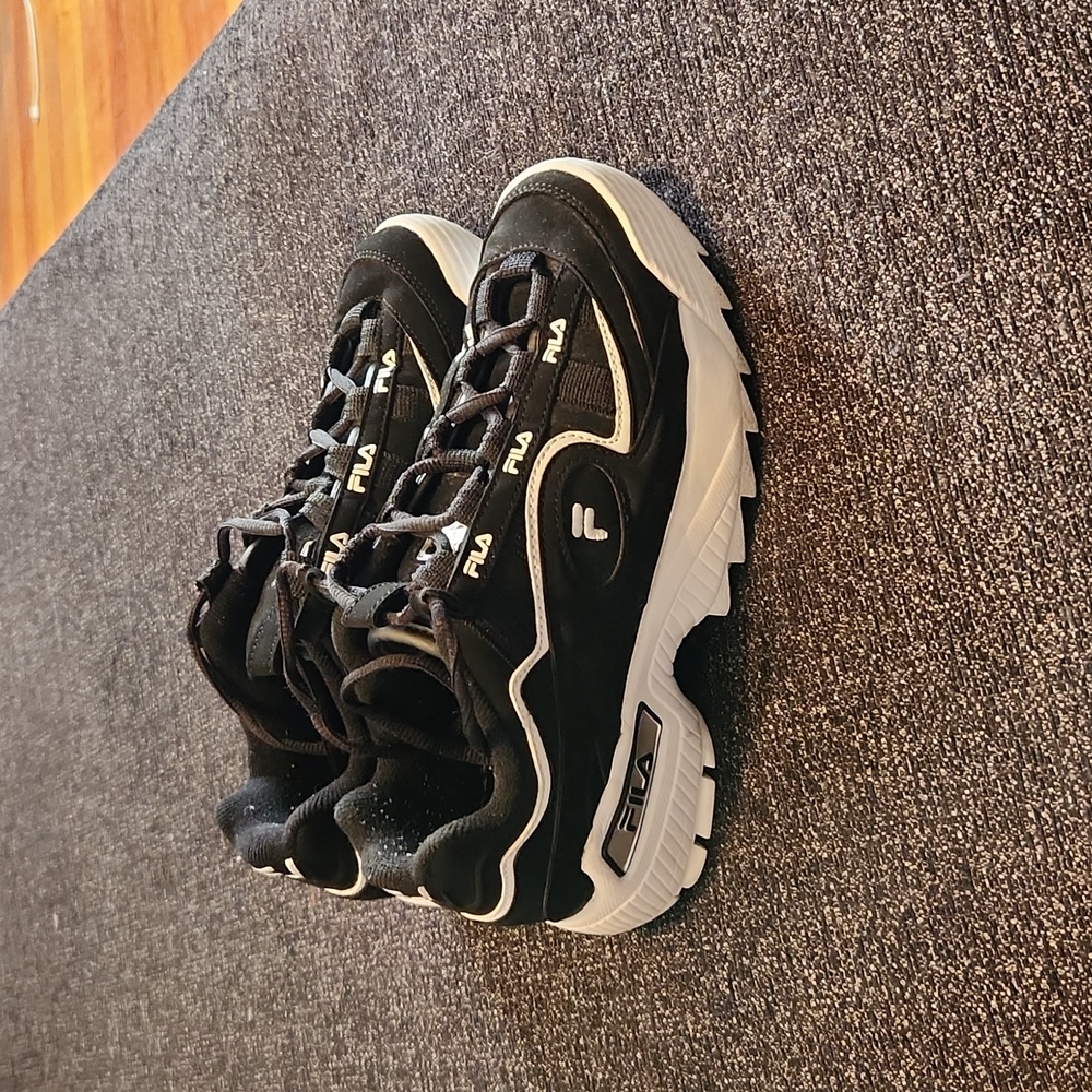 Womens Fila Tennis Shoes Size 8 Black